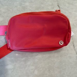 NWT Everywhere Belt Bag - Pale Raspberry